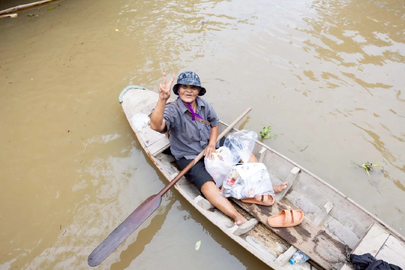 บีทีเอสร่วมพันธมิตร มอบถุงยังชีพ 2,000 ชุด ช่วยผู้ประสบอุทกภัยสิงห์บุรี