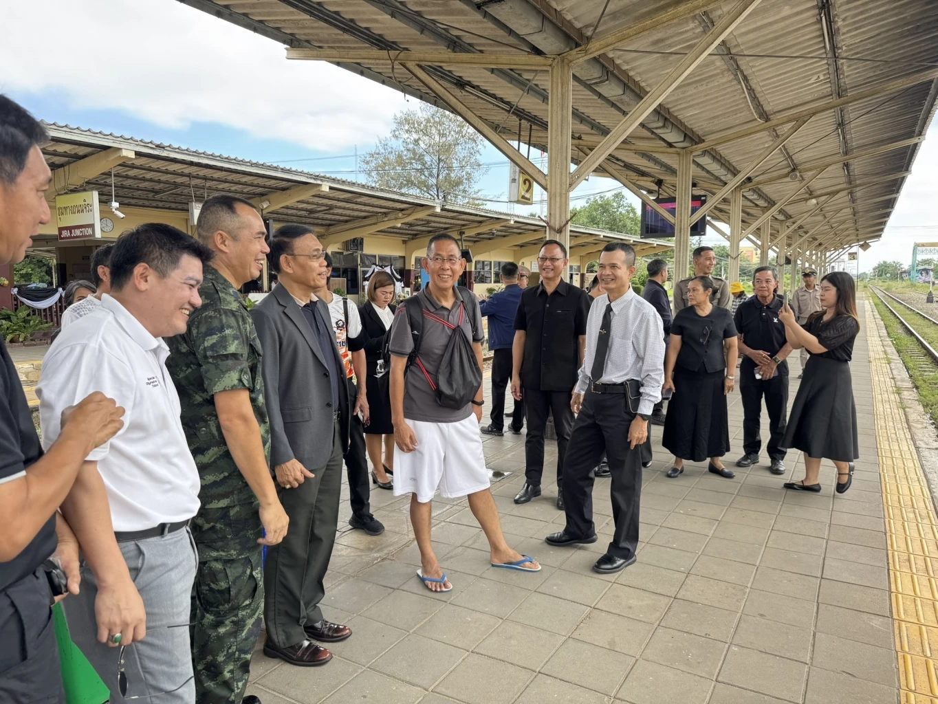 “ผู้ว่าติ๊ก” รองปลัด มท.คนใหม่สุดติดดิน ตีตั๋วรถไฟเข้ากรุงรับตำแหน่ง