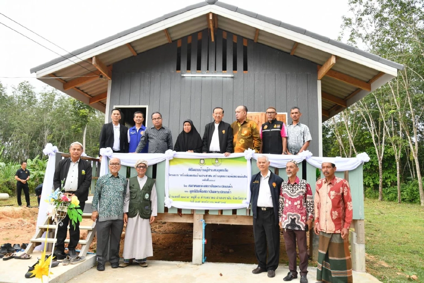 “วันนอร์” มอบบ้านให้แก่ผู้ที่ยากไร้ ถวายเป็นพระราชกุศล