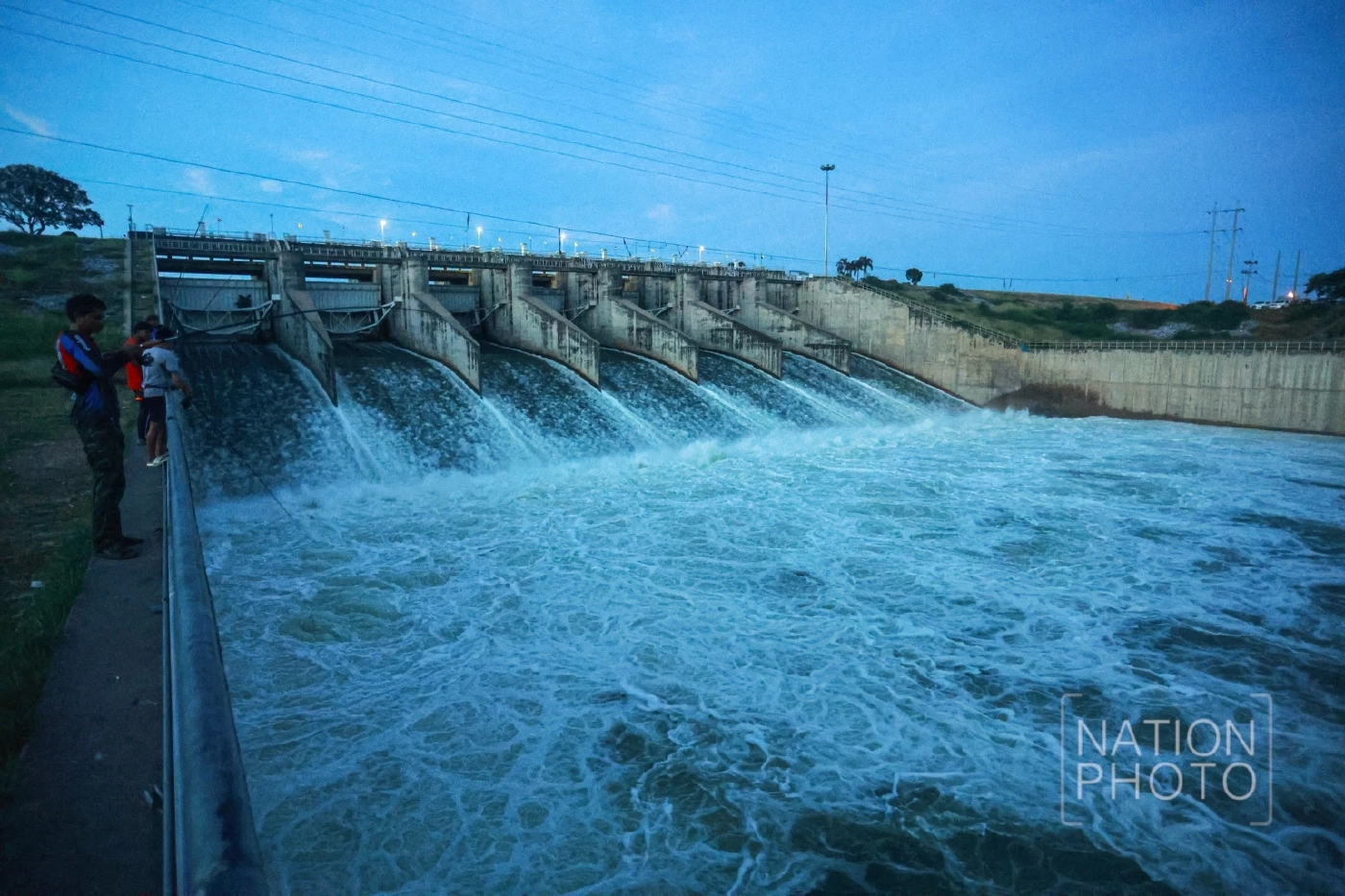 "เพื่อไทย" ชี้ เขื่อนเต็มเกือบ 100% น้ำท่วมแล้วกว่า 2 ล้านไร่ กระทบ 5 แสนคน