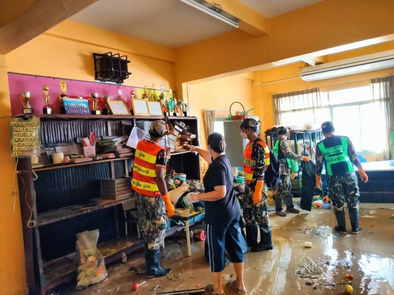 “Big Cleaning คืนความสุข คนสงขลา” วันแรก เก็บขยะกว่า 300 ตัน