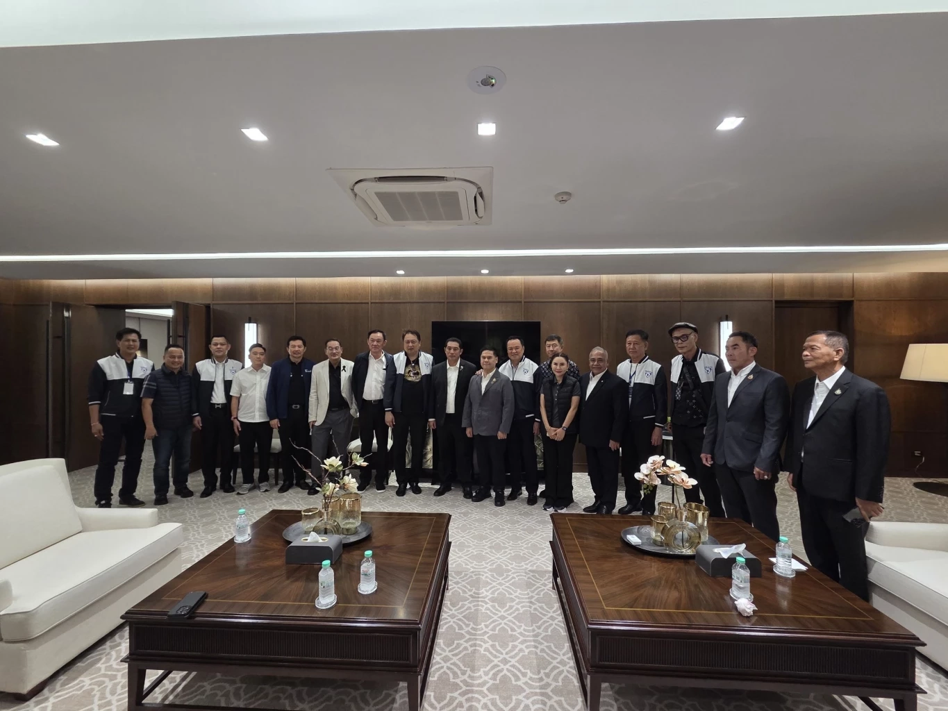 "วราวุธ" นำทีม พรรคชาติไทยพัฒนา มาตามนัด ร่วมงานค่ายน้ำเงิน