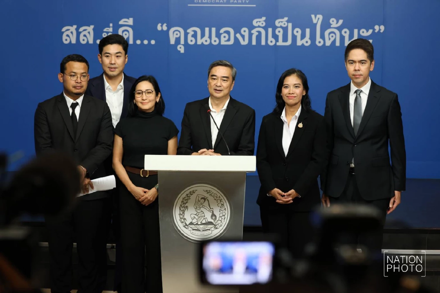 “อภิสิทธิ์” เดินหน้าขายนโยบาย ไม่หวั่นปมสลายม็อบแดงปี 53 ตามหลอน