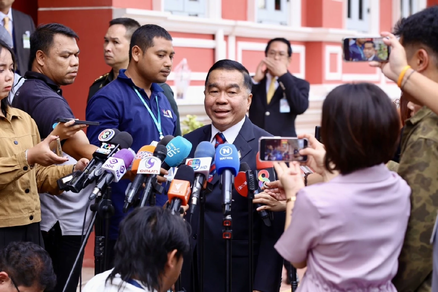 พลเอก ณัฐพล​ นาคพาณิชย์​ รัฐมนตรีว่าการกระทรวงกลาโหม​