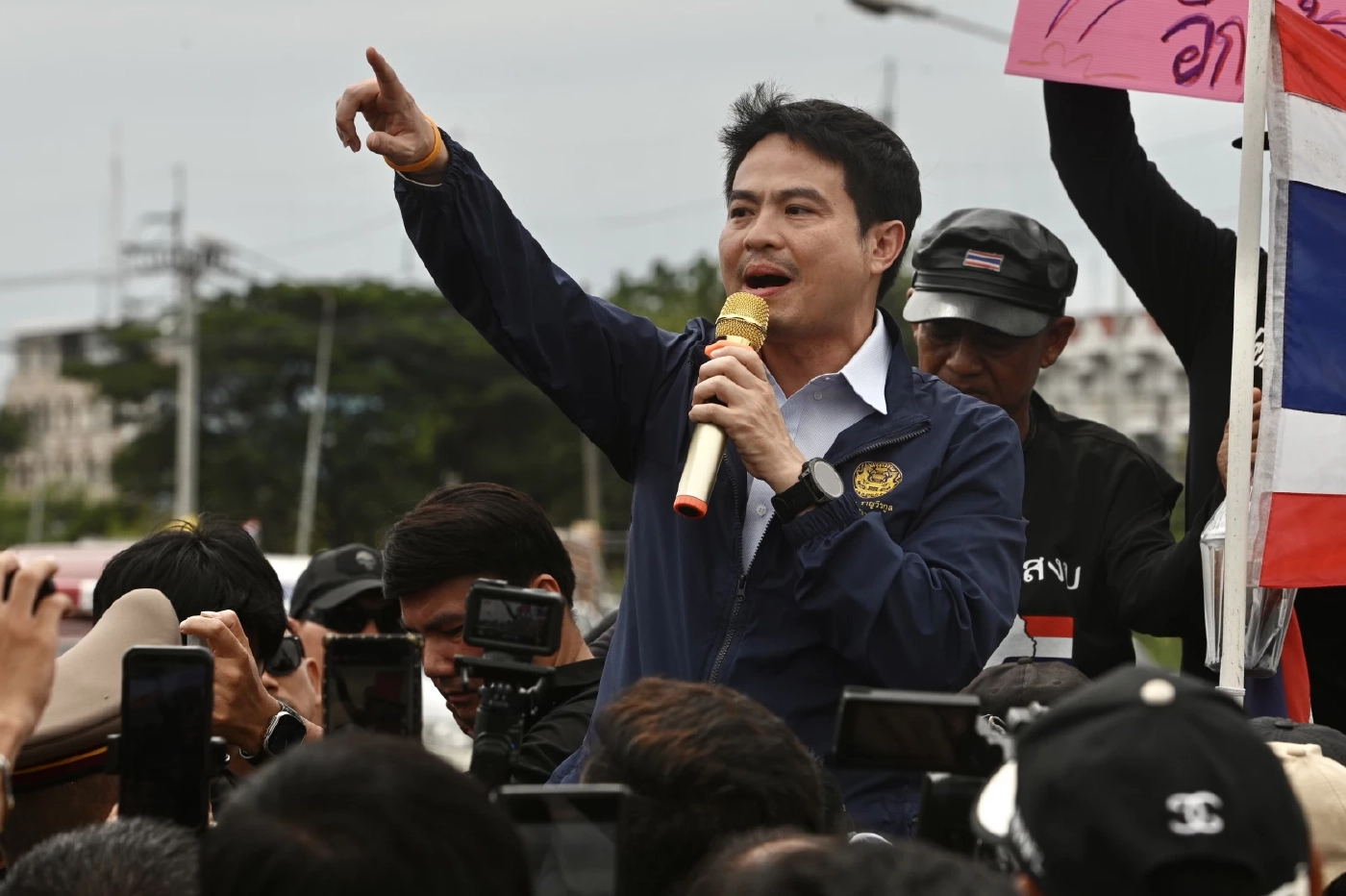 นายภราดร ปริศนานันทกุล รัฐมนตรีประจำสำนักนายกรัฐมนตรี