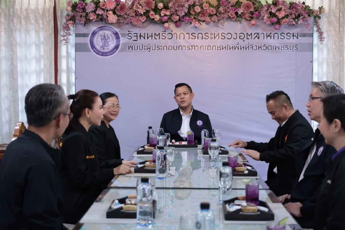 “ธนกร” เปิดกิจกรรมดันอาชีพเสริม 4 เมนูทำเงิน ให้ชาวชุมชนหนองโสน เพชรบุรี กว่า 300 คน