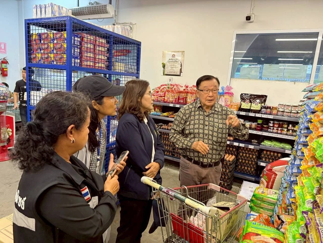 ศุภจี สั่งตั้ง War room เกาะติดน้ำท่วมใต้ ดูแลสินค้าอุปโภคบริโภค