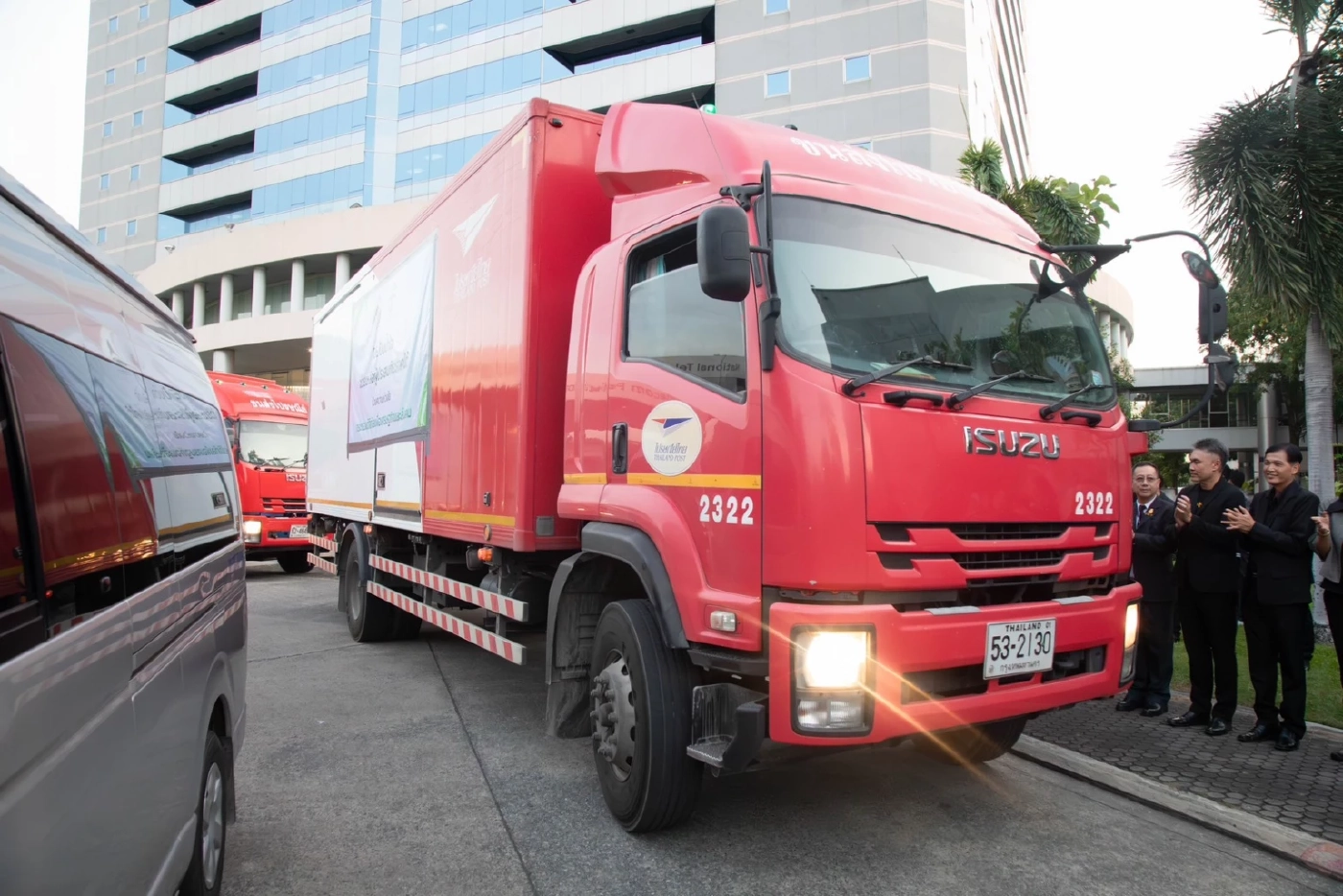 “ดีอี“ ระดมช่วยน้ำท่วมใต้ ส่งถุงยังชีพ–เสริมสัญญาณสื่อสาร