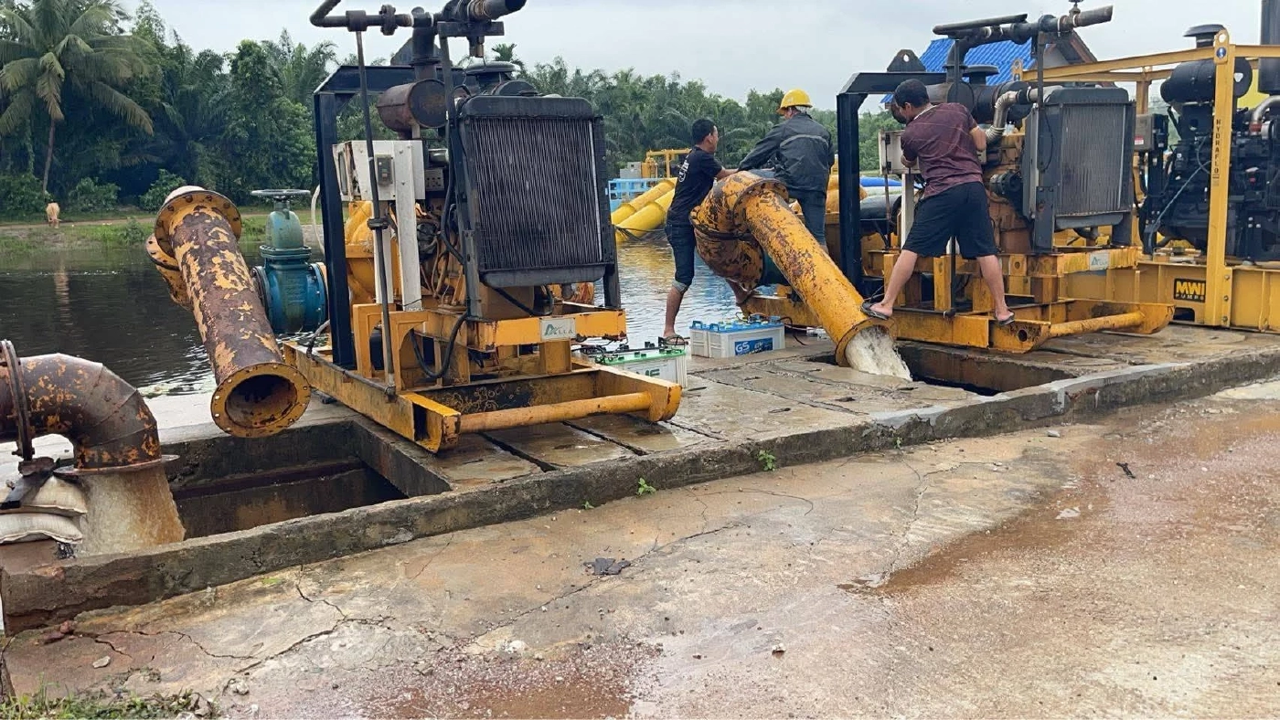 หาดใหญ่ไม่ต้องรอ! กรมชลฯ ส่ง "เครื่องสูบน้ำ–เครื่องผลักดันน้ำ" เต็มกำลัง