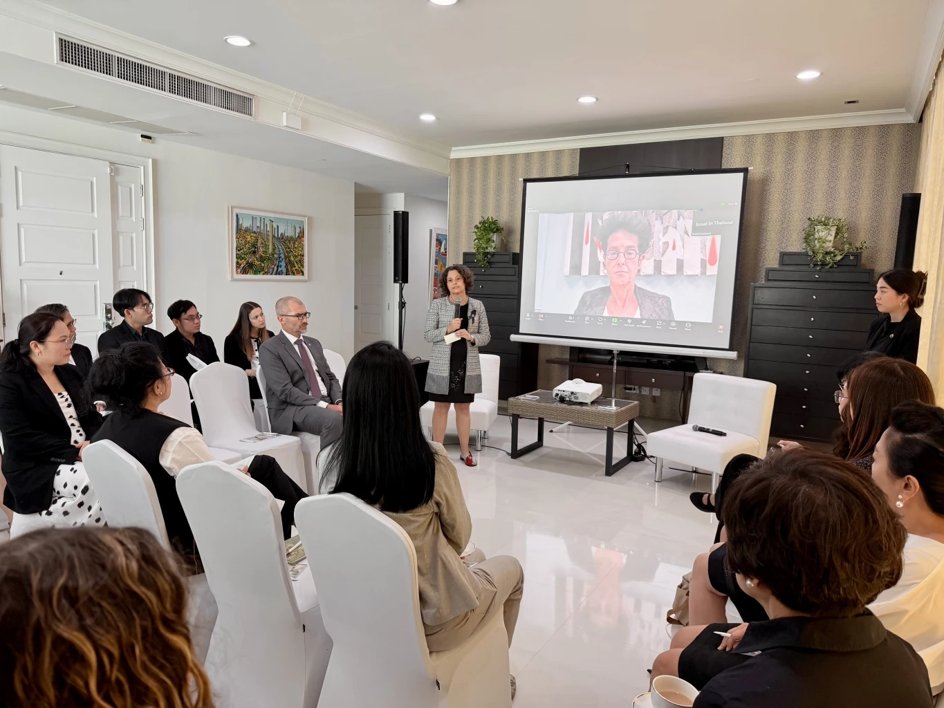 "ทูตอิสราเอล" เรียกร้องทั่วโลกช่วยกัน "ยุติความรุนแรงต่อสตรี"