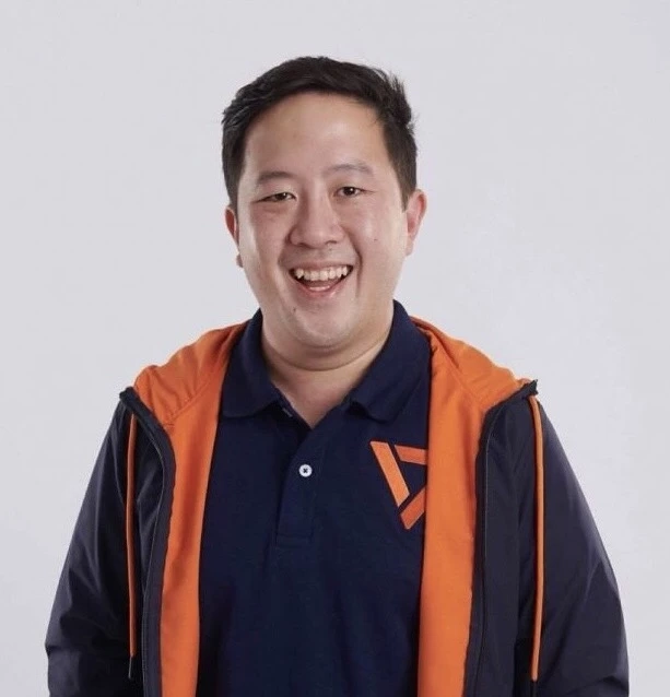 ภูวนาท รัศมีฤกษ์เศรษฐ์ ทายาทเสี่ยฮุก สวมเสื้อส้มลงนามเมืองกาญจน์ เขต 1 