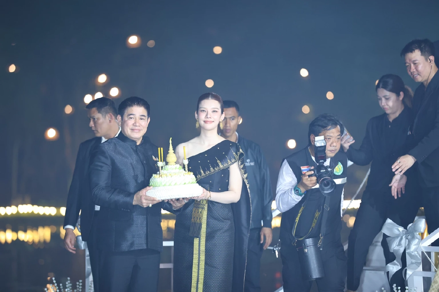 ประมวลภาพความงดงาม Maha Loi Krathong อยุธยา รำลึกพระพันปีหลวง