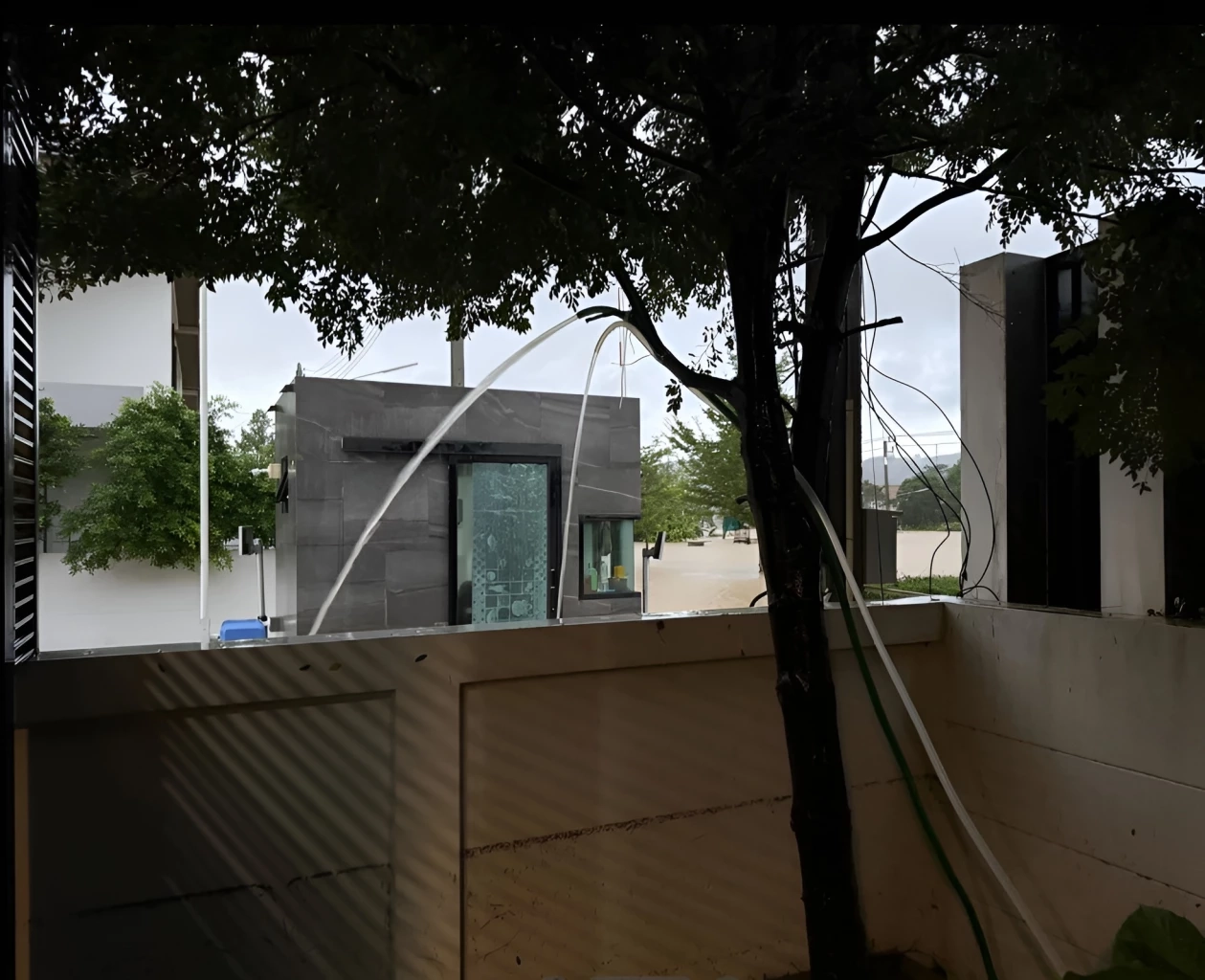 หนึ่งเดียวที่รอด! โซเชียลแห่ถามเคล็ดลับ "บ้านหลังเดียวที่น้ำไม่ท่วมในหาดใหญ่"