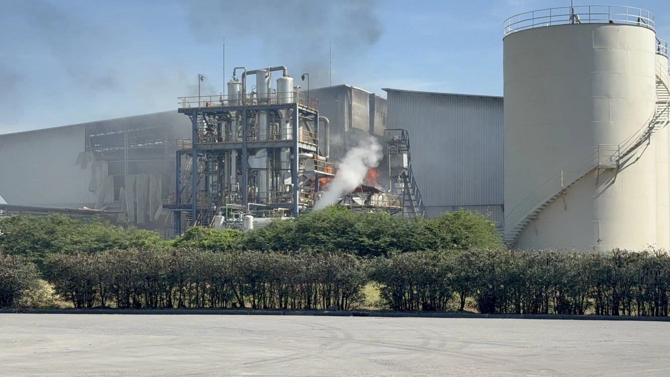 "ธนกร" เผย "โรงงานสกัดน้ำมันรำข้าวไฟไหม้" ดับแล้ว พร้อมเฝ้าระวังเพื่อป้องกันการติดไฟขึ้นอีก