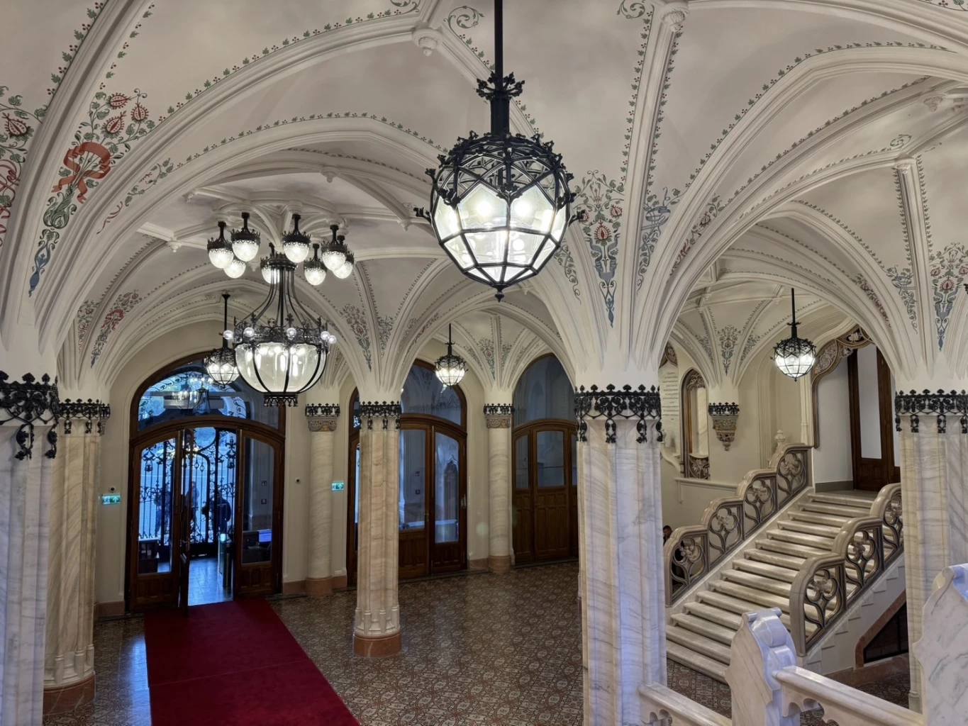 \"มหาดไทยฮังการี\" ตำนานอาคาร 121 ปีสุดอลัง (มีคลิป)