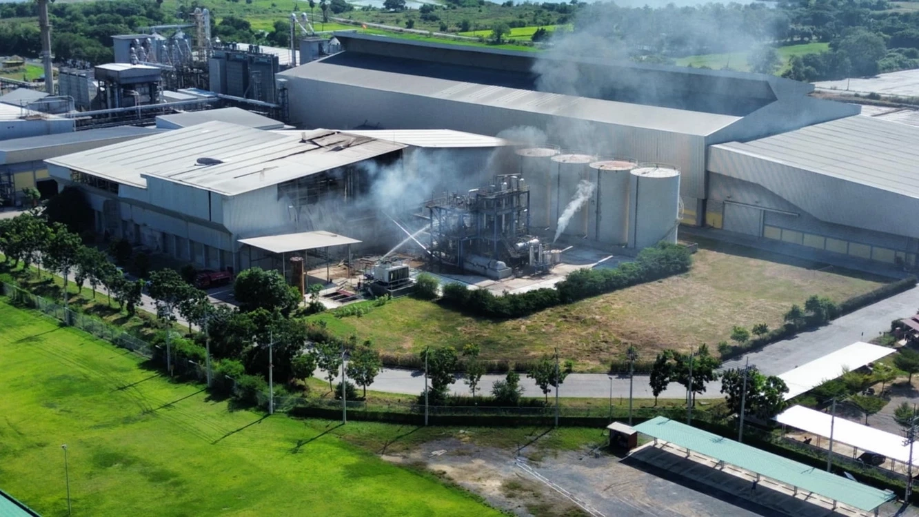 "ธนกร" เผย "โรงงานสกัดน้ำมันรำข้าวไฟไหม้" ดับแล้ว พร้อมเฝ้าระวังเพื่อป้องกันการติดไฟขึ้นอีก