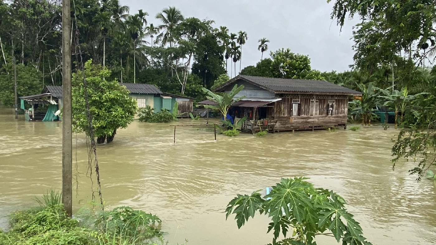 วิกฤต! นราธิวาส น้ำท่วมแล้ว 9 อำเภอ ฝนถล่มต่อเนื่อง แม่น้ำ 2 สายล้นตลิ่ง