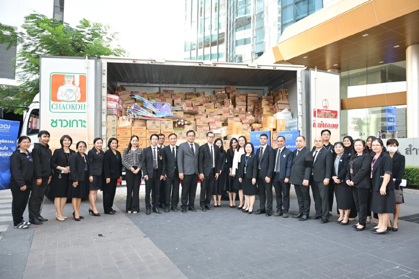 ปธ.ศาลฎีกาปล่อยคาราวาน ขนเสบียงส่งช่วยประชาชนประสบภัยน้ำท่วม