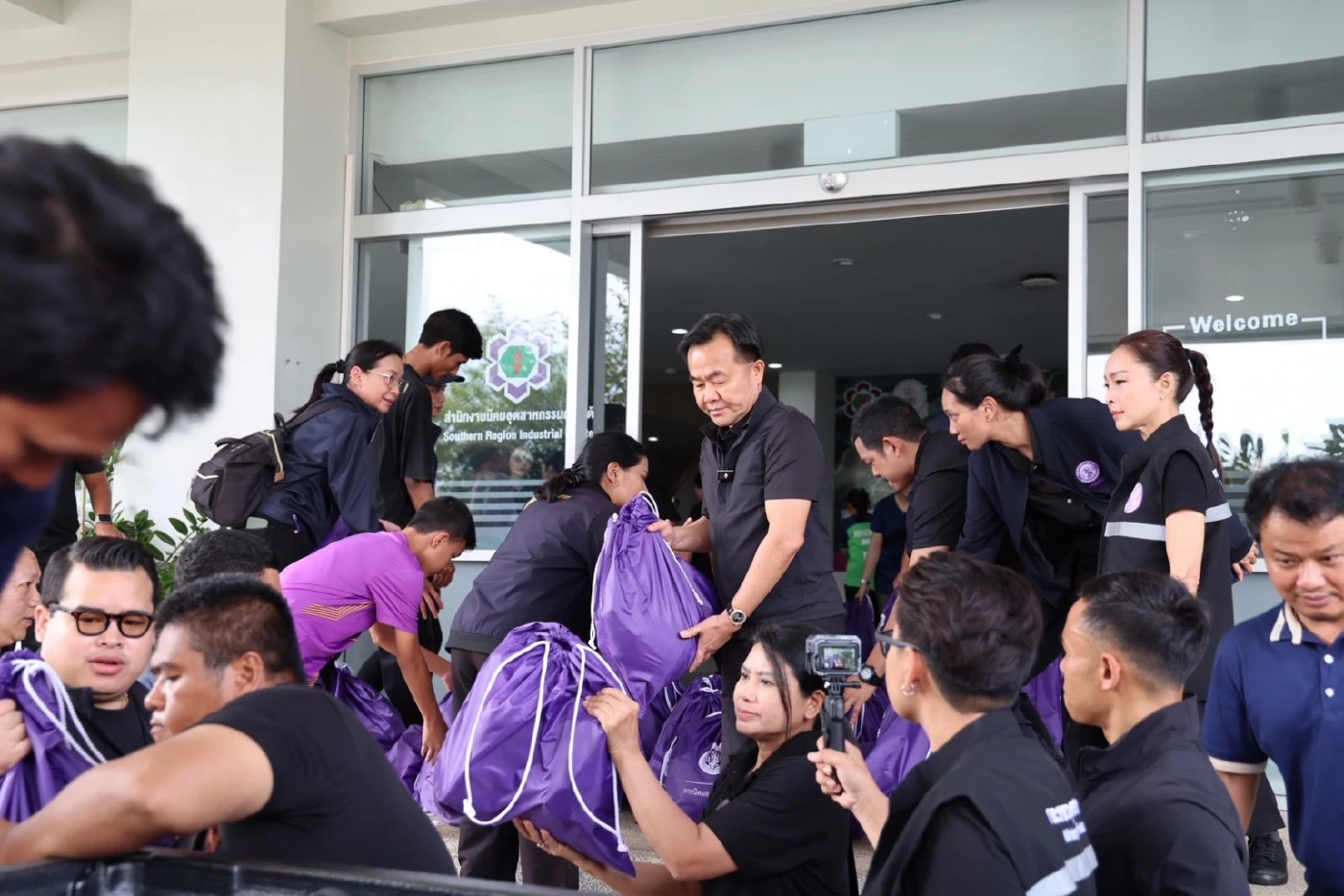 รมช.อุตฯ ขนวิศวกรลงหาดใหญ่ฟื้นประปา-ไฟฟ้า คืนความปกติ ปชช.