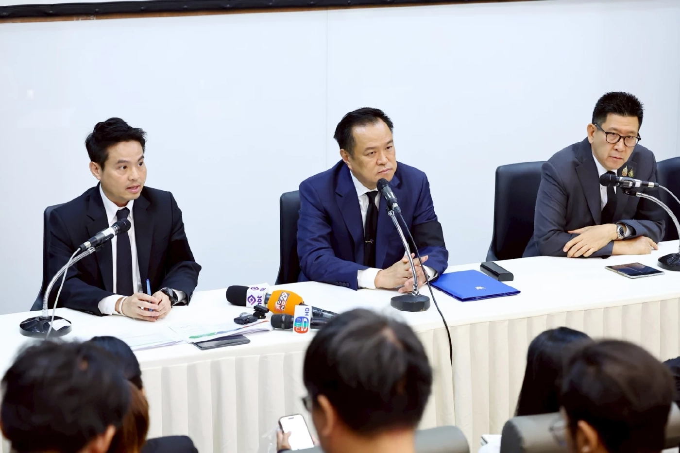 'เอกนิติ' สั่งตั้งศูนย์ฯ เครือข่ายวายุภักษ์ช่วยน้ำท่วมใต้