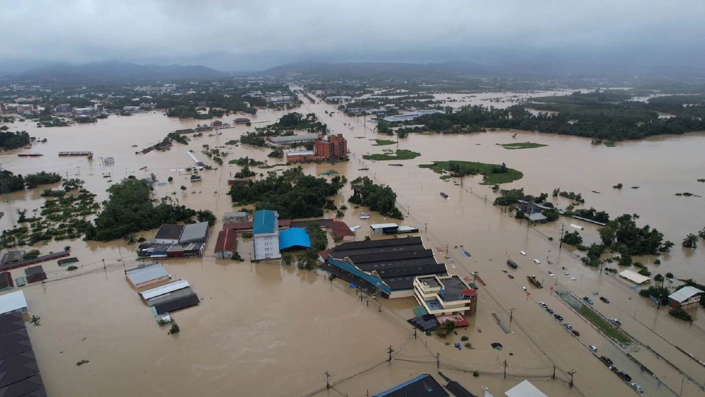 สทนช.คาดพรุ่งนี้ ภาคใต้ฝนตกลดลง "หาดใหญ่" ยังวิกฤตหนัก!