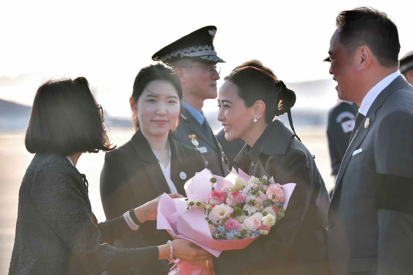 “จ๋า ธนนนท์” ภริยานายกฯ โพสต์ขอโทษ ที่พูดเล่นหยอกสื่อ น้อมรับคำวิจารณ์