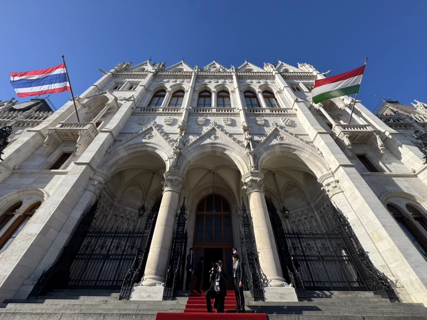 ปธ.รัฐสภาฮังการี ชูไทยรักษาเอกราช จับมือ “วันนอร์” สานมิตรภาพยั่งยืน