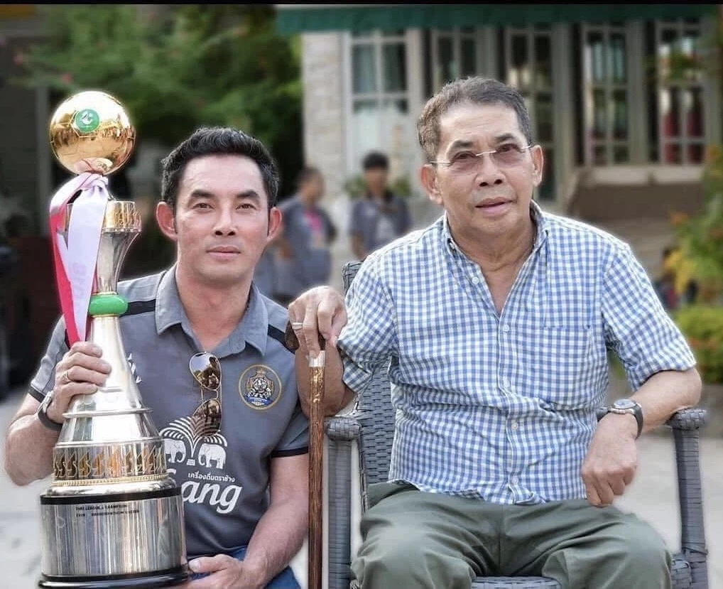 ภาพในอดีต โหน่ง พาณุวัฒณ์ และพ่อไชยา สมัยยังมีชีวิตอยู่ 