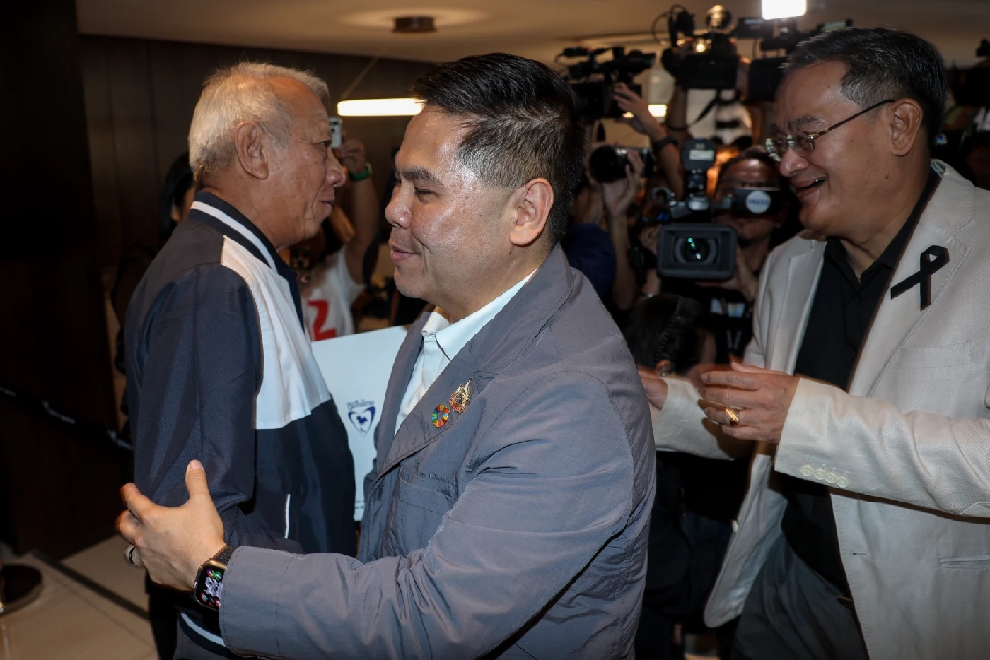 “อนุทิน”ลั่น ดัน ภท. สู่อันดับ 1 - เปิดตัวบ้านใหญ่ “อังกินันทน์”