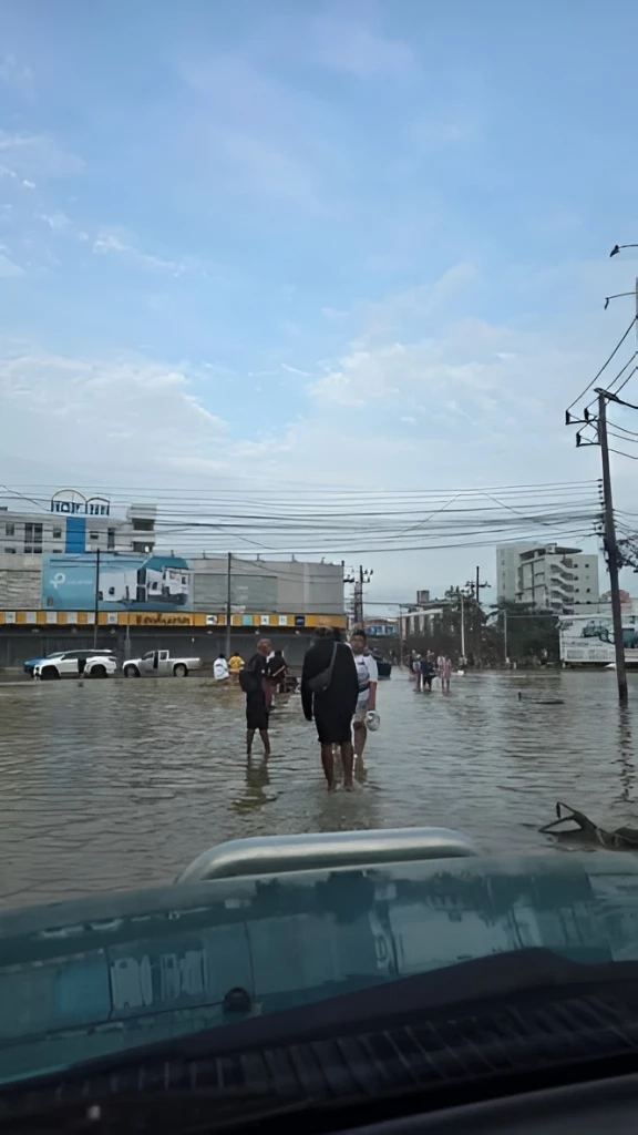 เปิดภาพล่าสุด พื้นที่ "หาดใหญ่" นํ้าเริ่มลดแล้ว