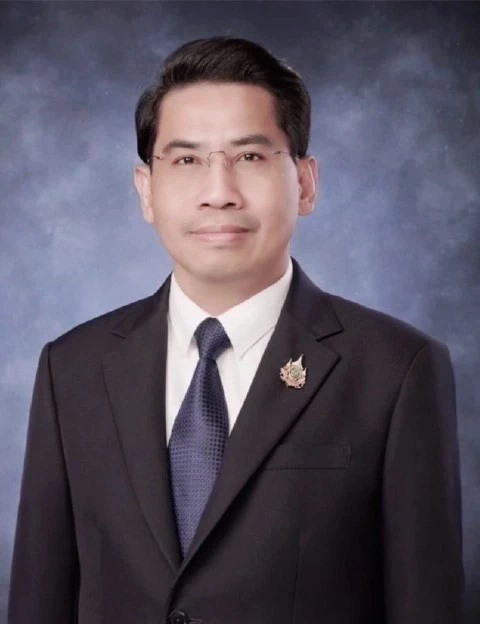 “ดร.ณัฏฐ์” หรือ ดร.ณัฐวุฒิ วงศ์เนียม นักกฎหมายมหาชน