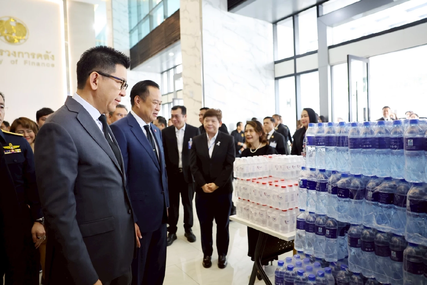 'เอกนิติ' สั่งตั้งศูนย์ฯ เครือข่ายวายุภักษ์ช่วยน้ำท่วมใต้