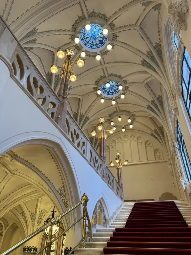 \"มหาดไทยฮังการี\" ตำนานอาคาร 121 ปีสุดอลัง (มีคลิป)