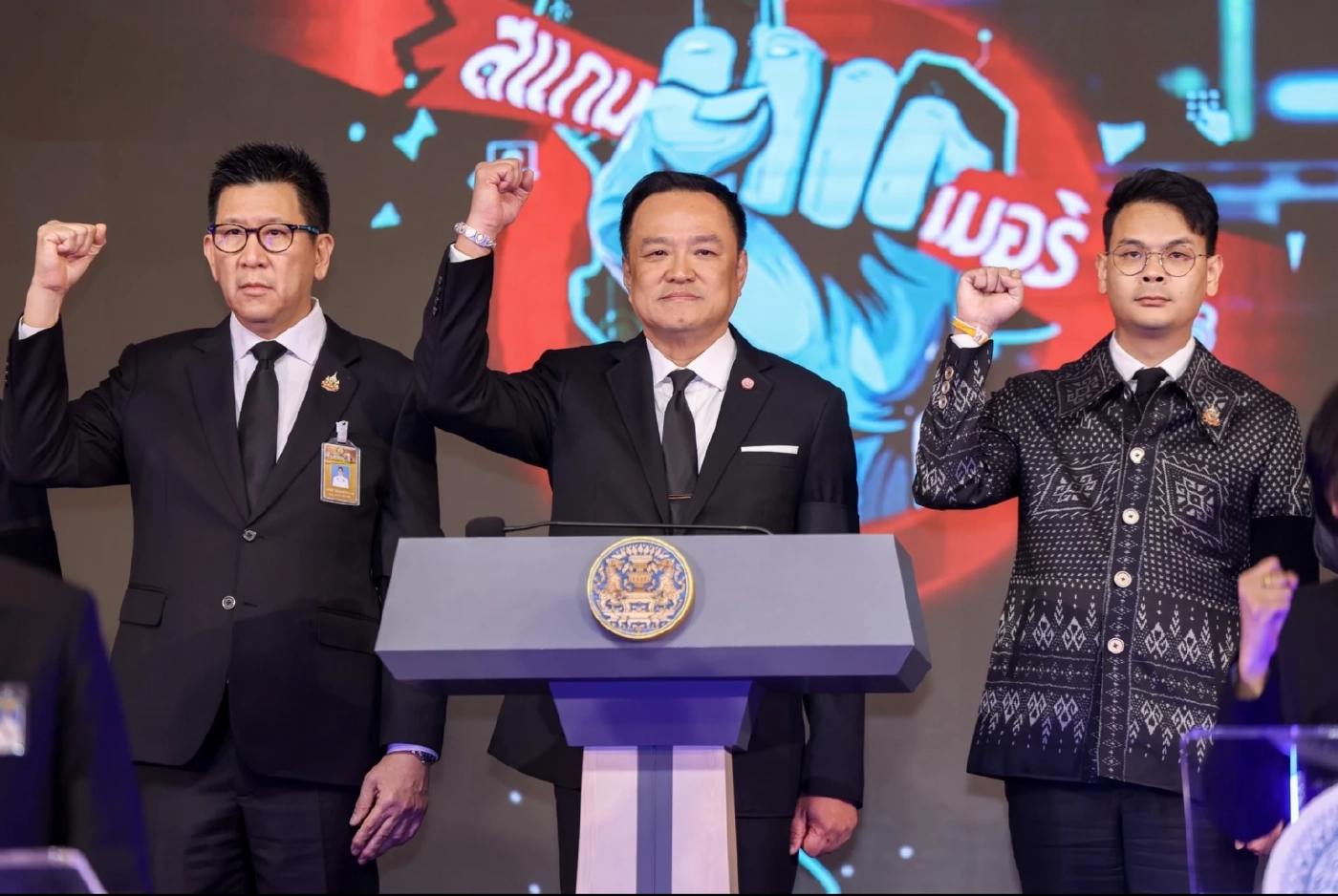 สน.เพชรเกษม ล่าขบวนการสแกมเมอร์ได้ พบเส้นเงินพันล้าน!