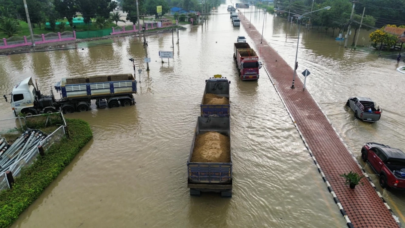 ป่าโมก วิกฤตต่อเนื่อง น้ำย้อนท่วม ต้องปิดถนน 33 ป่าโมก-สุพรรณอีกรอบ