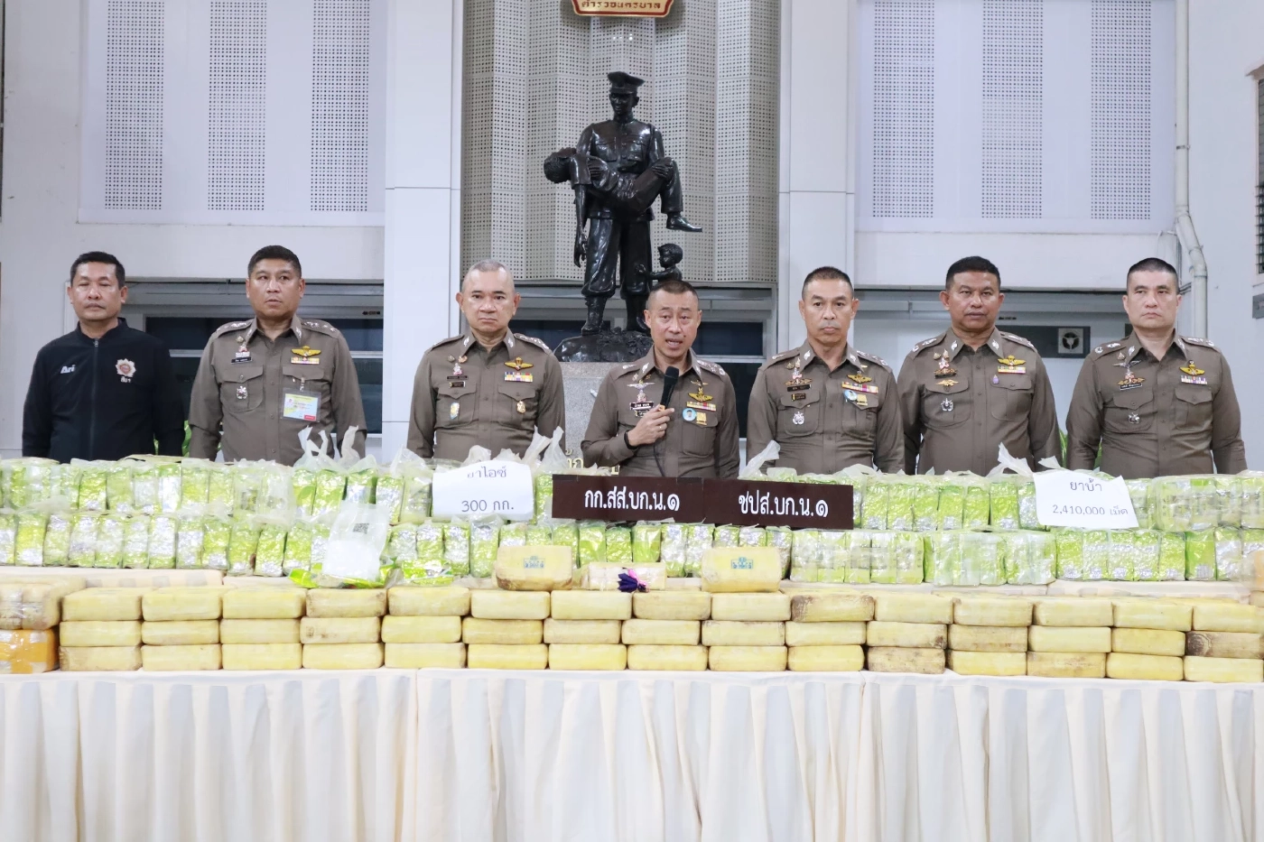 ตร.นครบาล ขยายผลจับยาบิ๊กล็อต ไอซ์ 300 กก. ยาบ้า 2.4 ล้านเม็ด