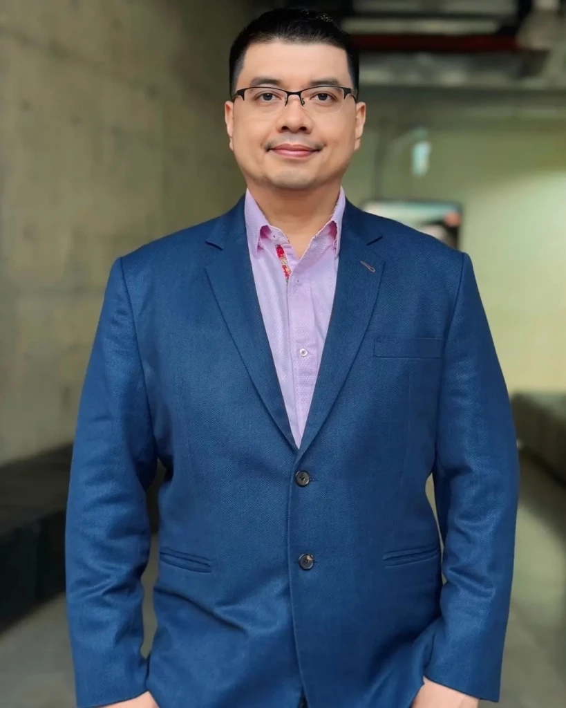  ผศ.ดร.เกียรติอนันต์ ล้วนแก้ว อาจารย์ประจำคณะเศรษฐศาสตร์ มหาวิทยาลัยธรรมศาสตร์ (มธ.)