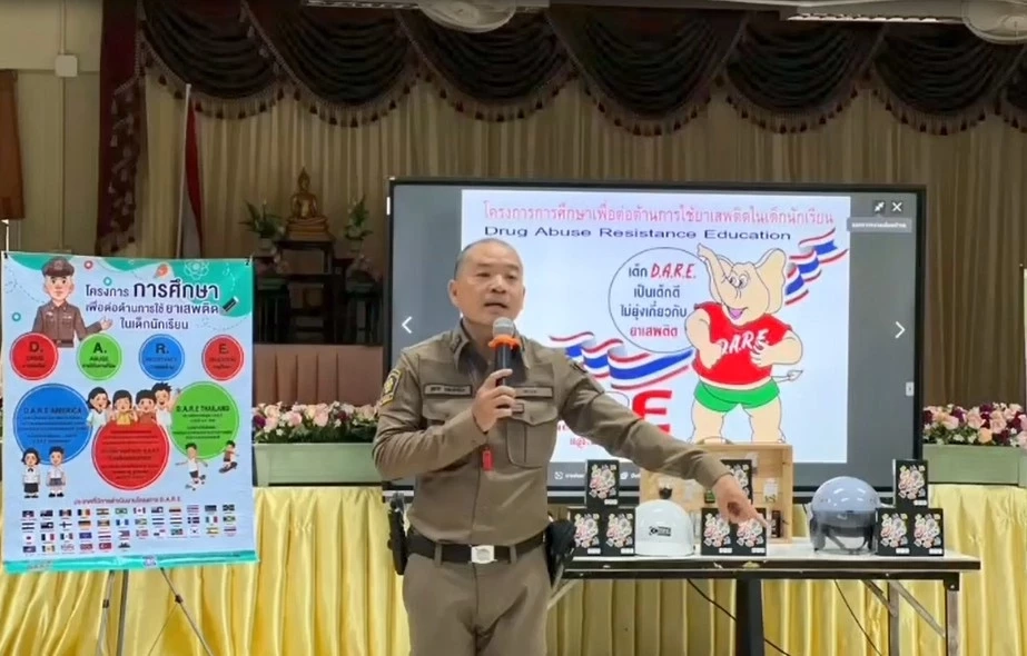 "รองจ๋อ" คัดเลือกโรงเรียนดีเด่น  "บุหรี่ไฟฟ้าคือภัย สวมหมวกนิรภัยคือทางรอด"