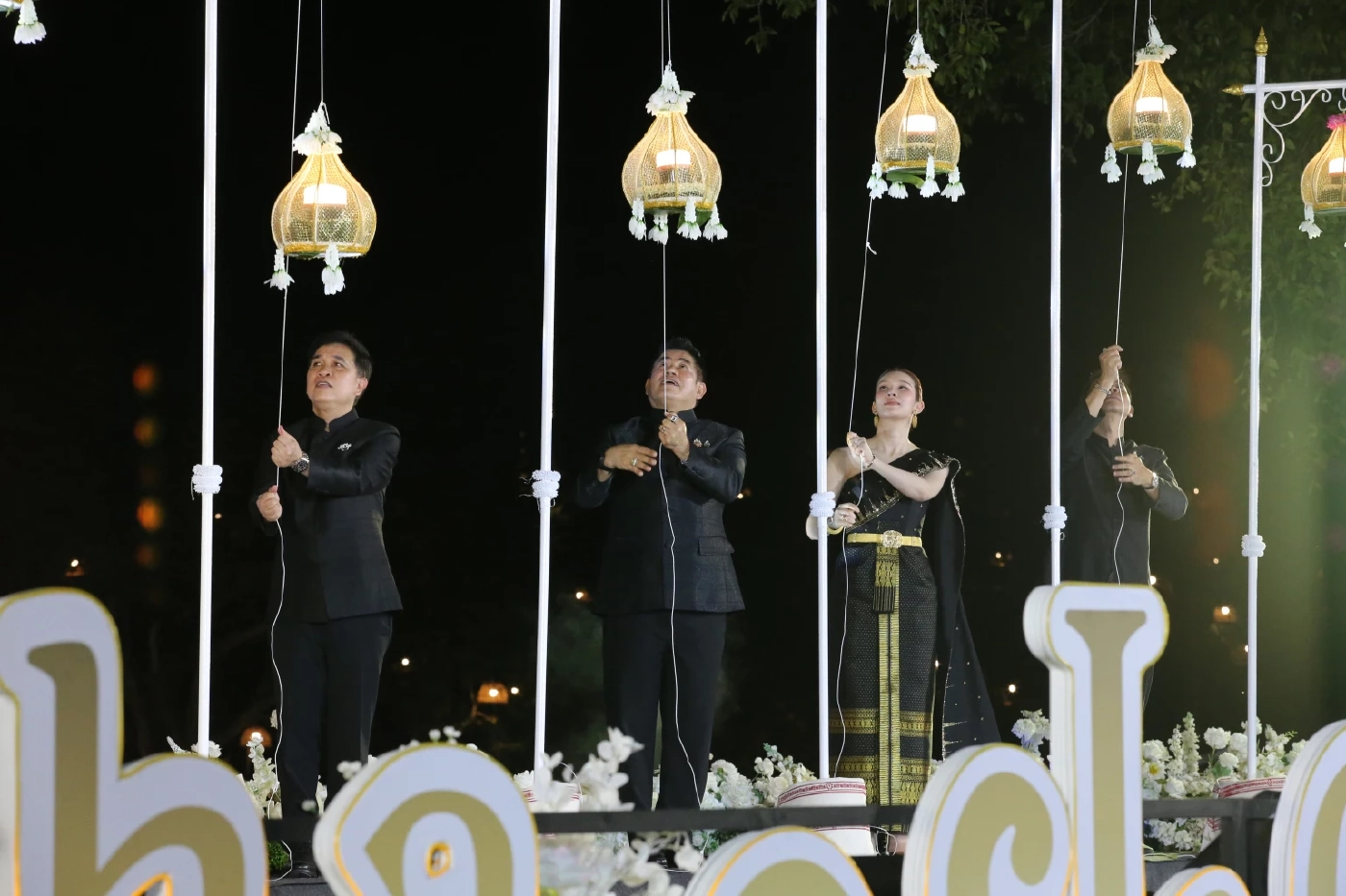 ประมวลภาพความงดงาม Maha Loi Krathong อยุธยา รำลึกพระพันปีหลวง