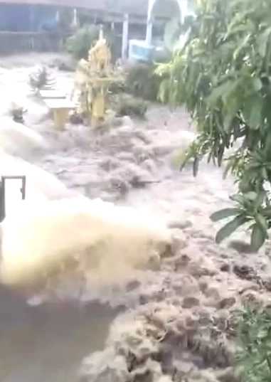 อัปเดตน้ำท่วมสิงห์บุรี คันดินแตก 2 จุด แจ้ง 11 ตำบล ขนของขึ้นที่สูง