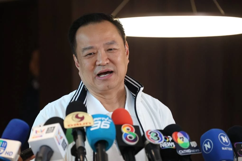 นายอนุทิน ชาญวีรกูล นายกรัฐมนตรี 