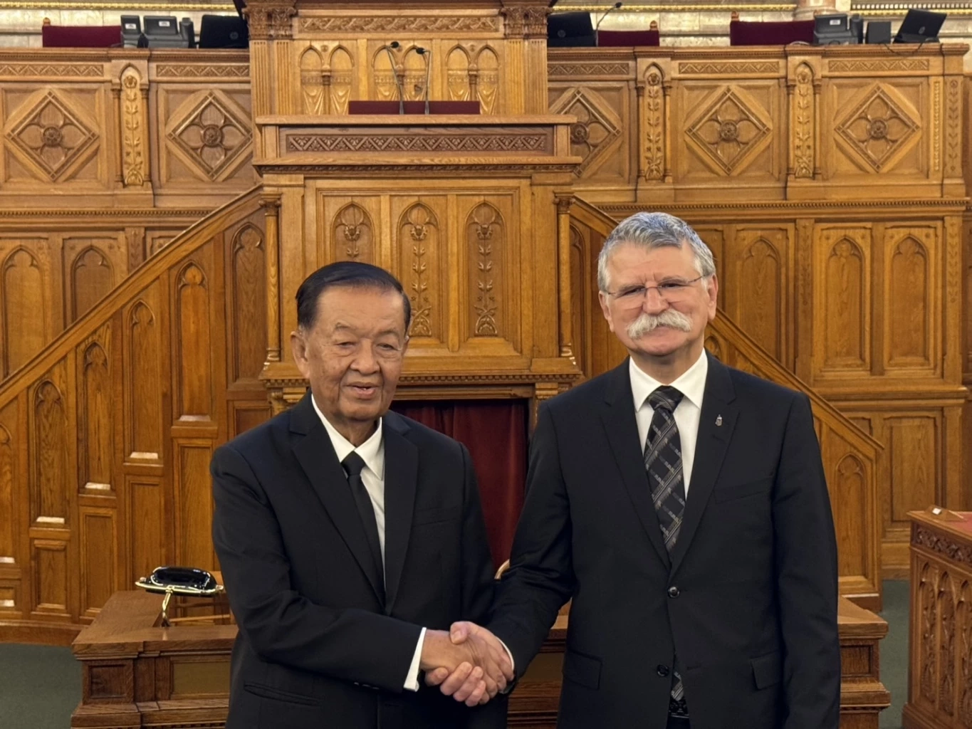 ฮังการี "แกะดำยุโรป" - บทเรียนไทยด้านนโยบาย ตปท.? พึ่งตัวเอง (มีคลิป)