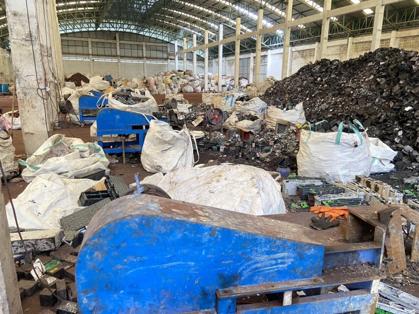 “ธนกร” สั่งทลายโรงงานซุกกากพิษกลางชุมชน งานนี้เจอโทษหนัก