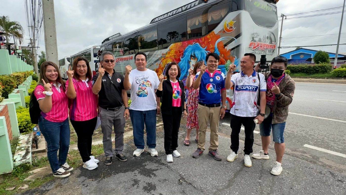 นัดนี้พี่ขอ! ทัพกองเชียร์ รร.อบจ.ชัยนาท เข้า กทม.เชียร์นักเตะ คว้าแชมป์บอล 7