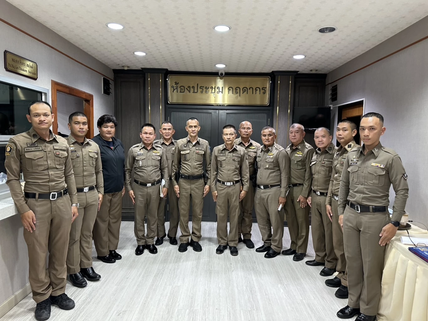 "รองจ๋อ" คัดเลือกโรงเรียนดีเด่น  "บุหรี่ไฟฟ้าคือภัย สวมหมวกนิรภัยคือทางรอด"