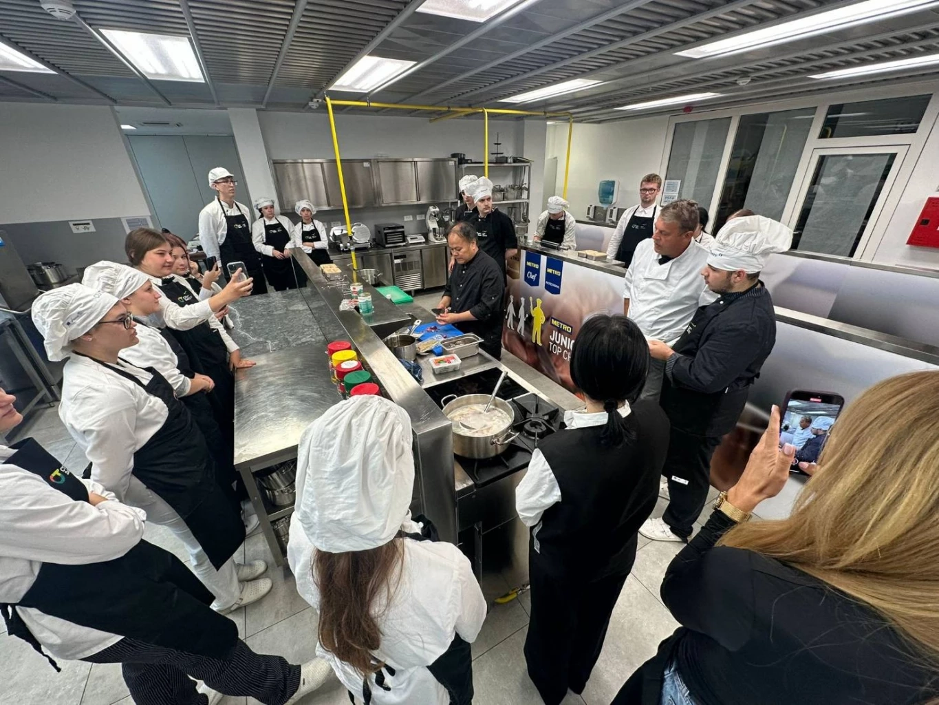 สถานทูตไทยในฮังการี ชู "พลังหญิง" ขับเคลื่อนซอฟต์พาวเวอร์ "อาหาร - มวย" (มีคลิป)