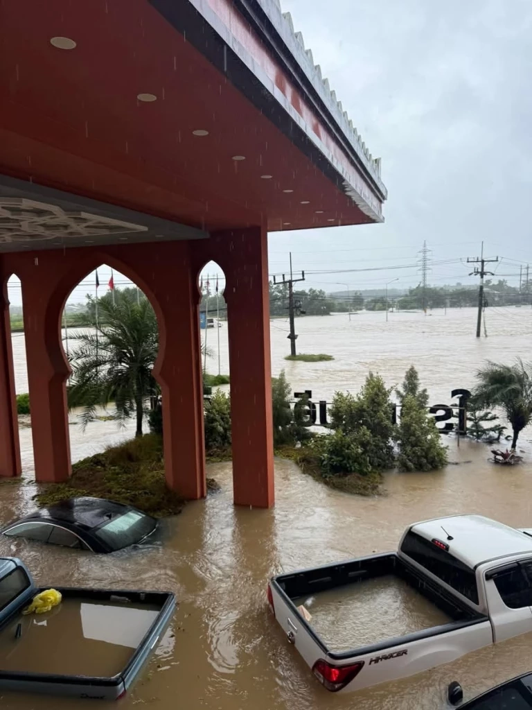 เปิดสาเหตุ "น้ำท่วมภาคใต้" หนักกว่าปี 53 ชี้ฝนหนัก 24 ชั่วโมง สูงสุดในรอบ 300 ปี (มีคลิป)