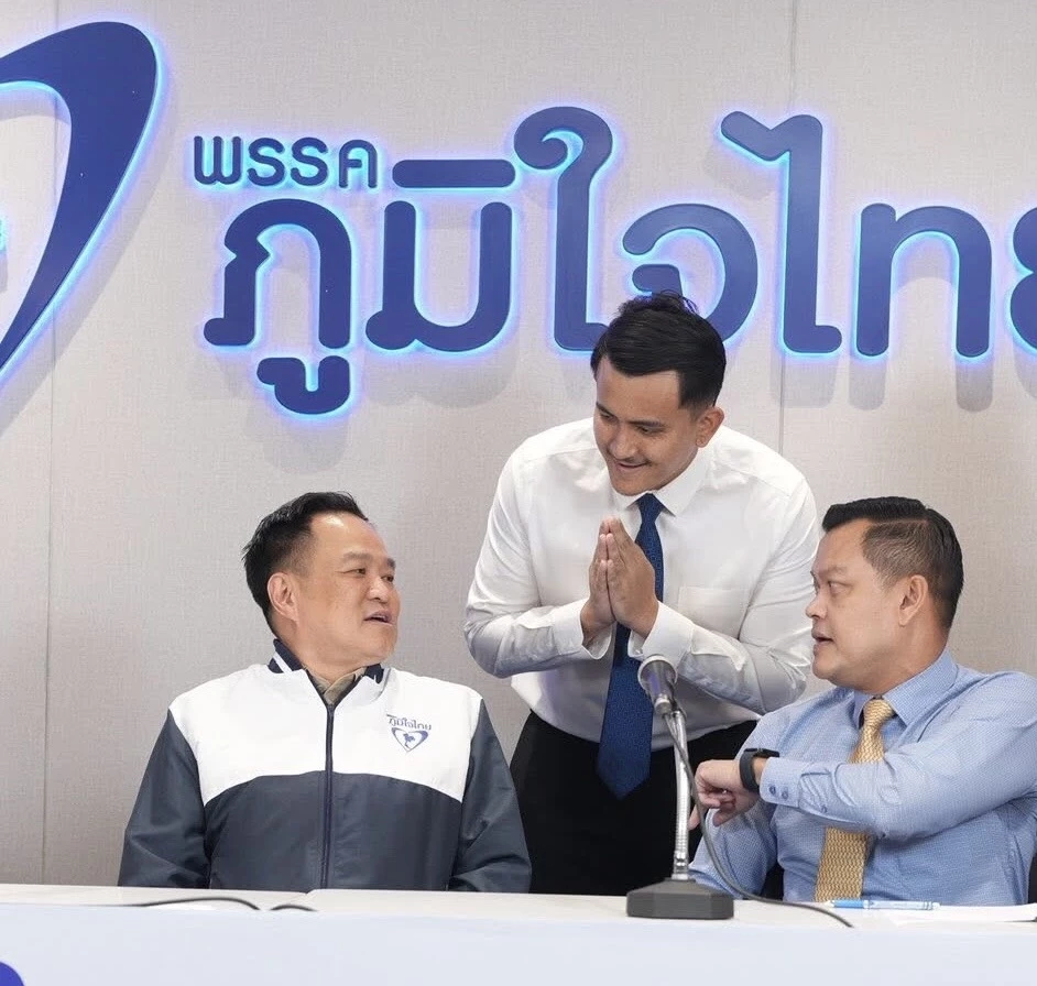 ฐาปกรณ์ กุลเจริญ แยกทางบ้านใหญ่อัศวเหมไปซบน้ำเงิน