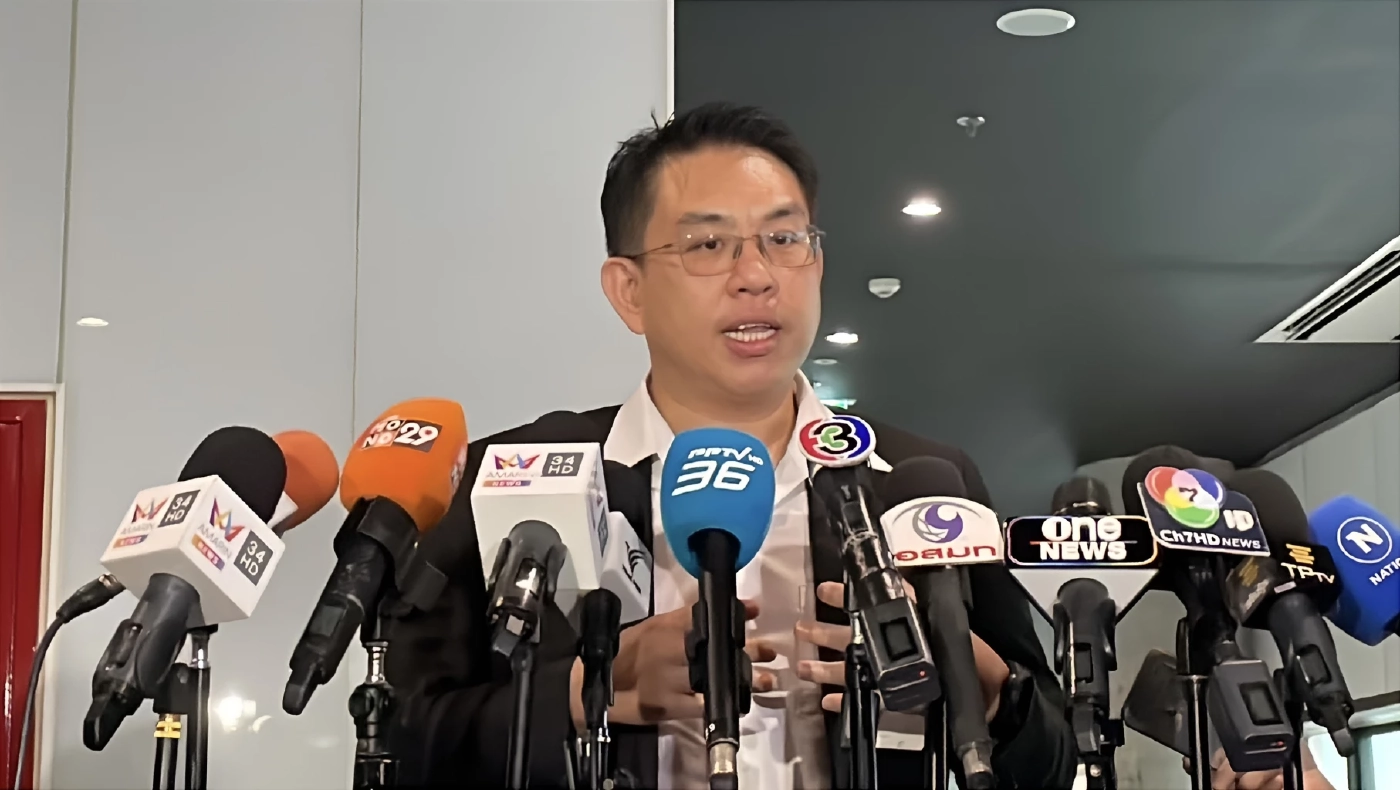 "วิโรจน์" ยัน "พรรคประชาชน" ไม่มีนโยบายที่ "ไม่สุจริต-ไม่เคยหลอกใครมาเป็นสมาชิก"