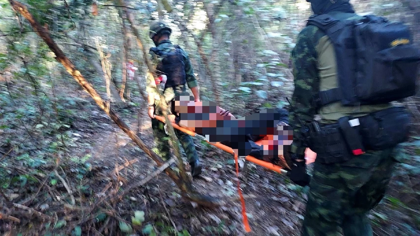 ด่วน! หนุ่มจีนเหยียบกับระเบิด ระหว่างลอบเข้าไทยที่บ้านหนองจาน